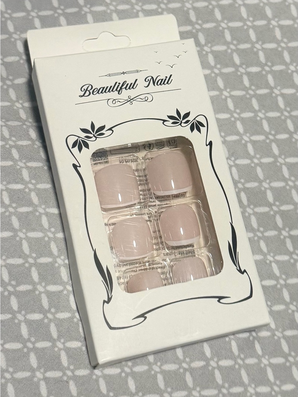 Beautiful ToeNail Press-On Set in Soft Blush